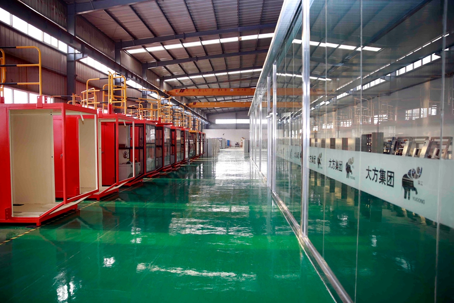 大方集團電器車間內(nèi)景