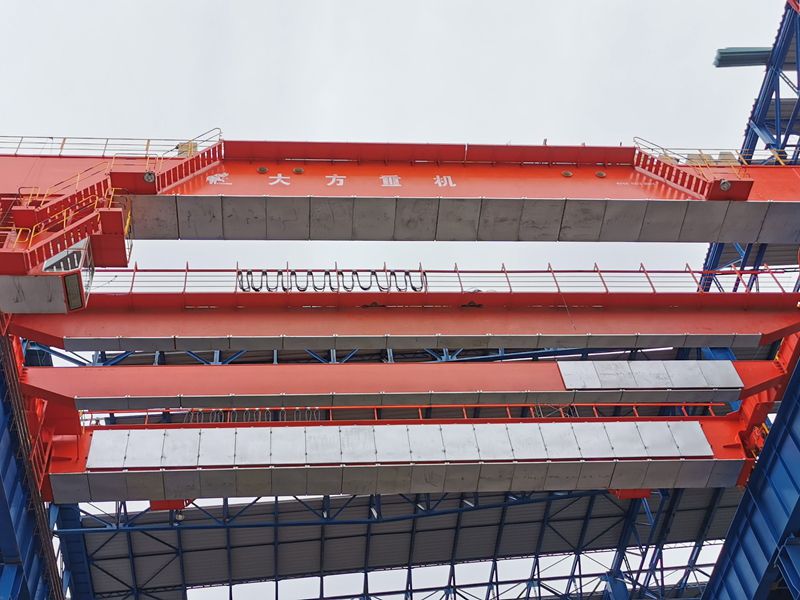 石鋼集團(tuán)--YZ160t鑄造起重機